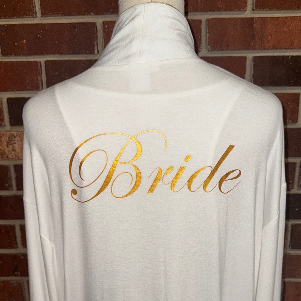 Venus Elegant Gown and Robe Pair For The Bride